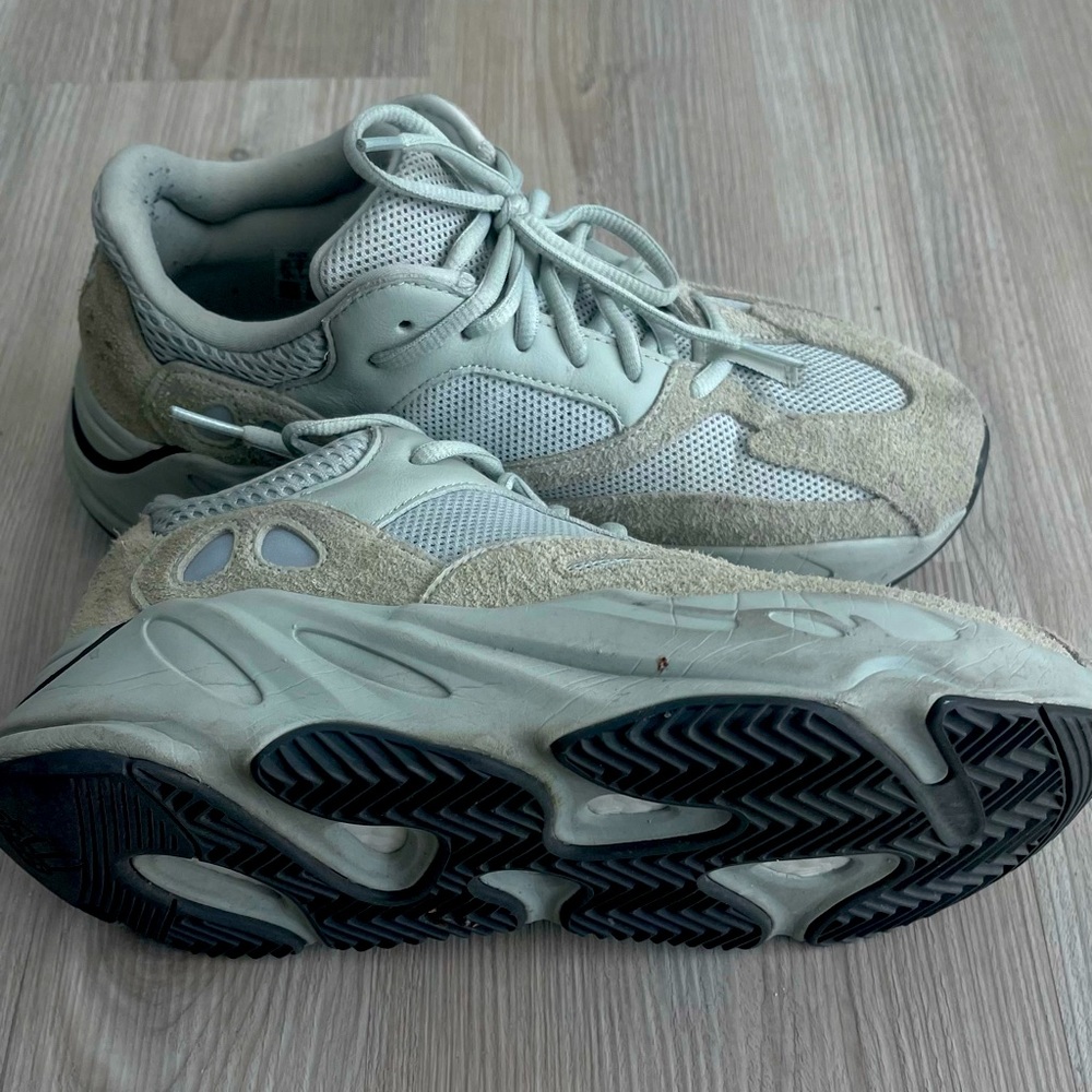 Authentic YEEZY BOOST 700 V2 Hospital Blue 🔥